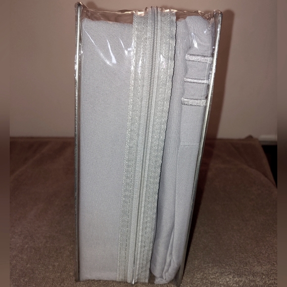 Queen Set (4piece) - Picture 4 of 4